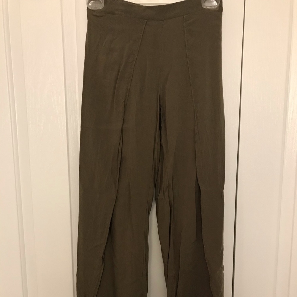 SUPPLY&DEMAND Olive Green front-split pants, EUC.